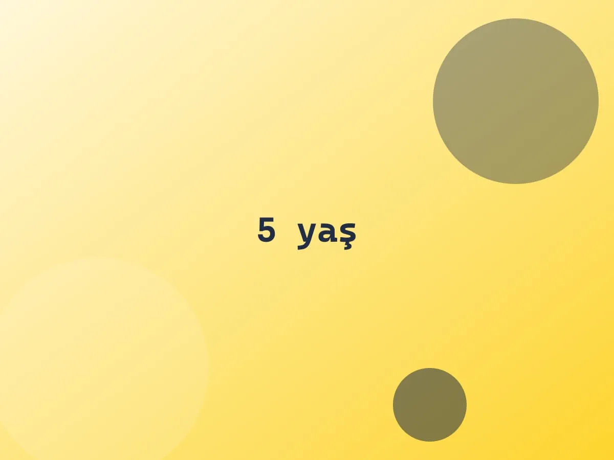 5 yaş sınıfında masa başında çalışan çocuklar